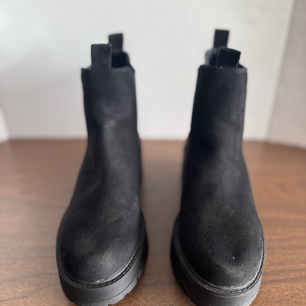 H&M Divided Sleek Black Chelsea Boots with Chunky Lug Sole Sz 7